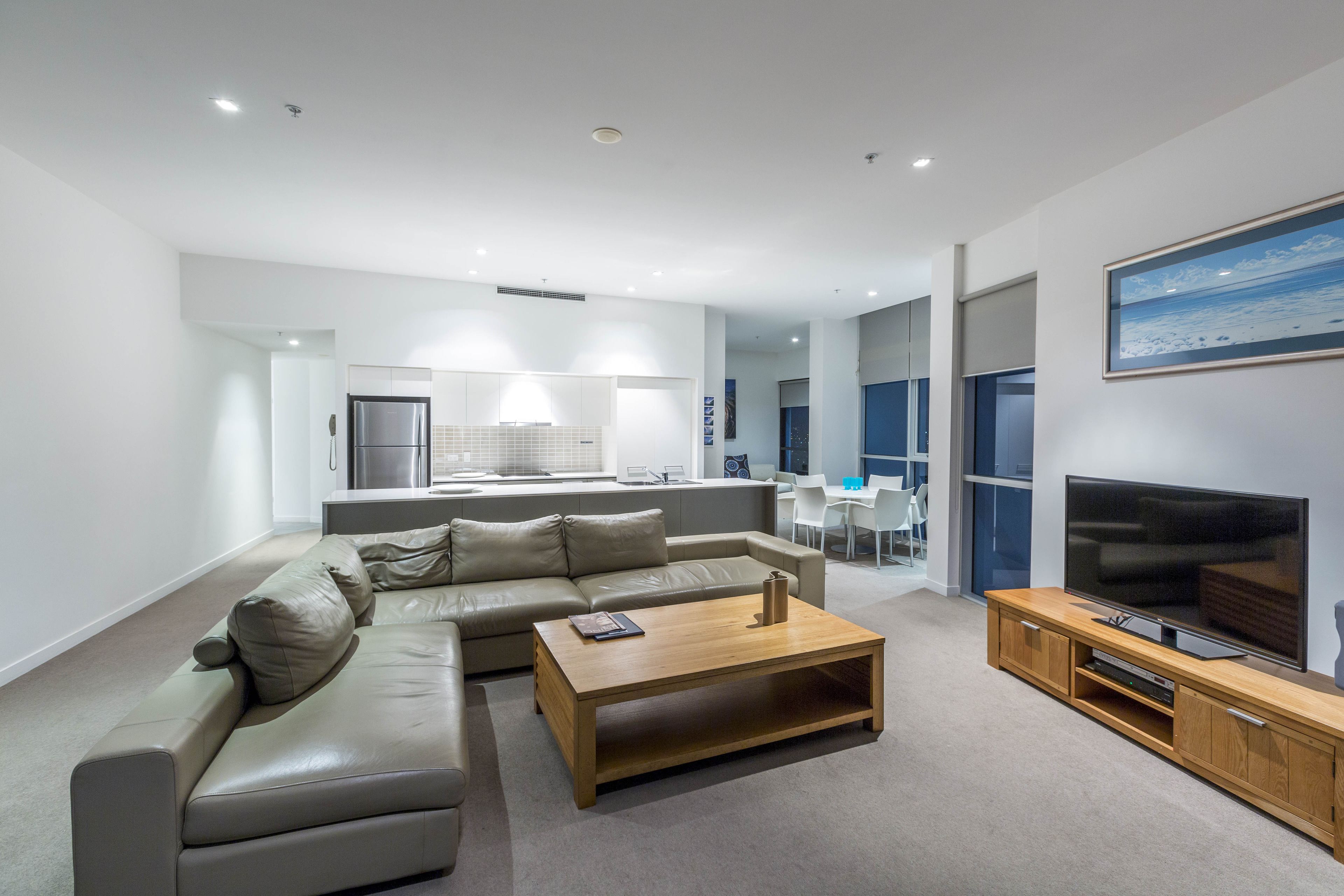 Artique Surfers Paradise — image 9