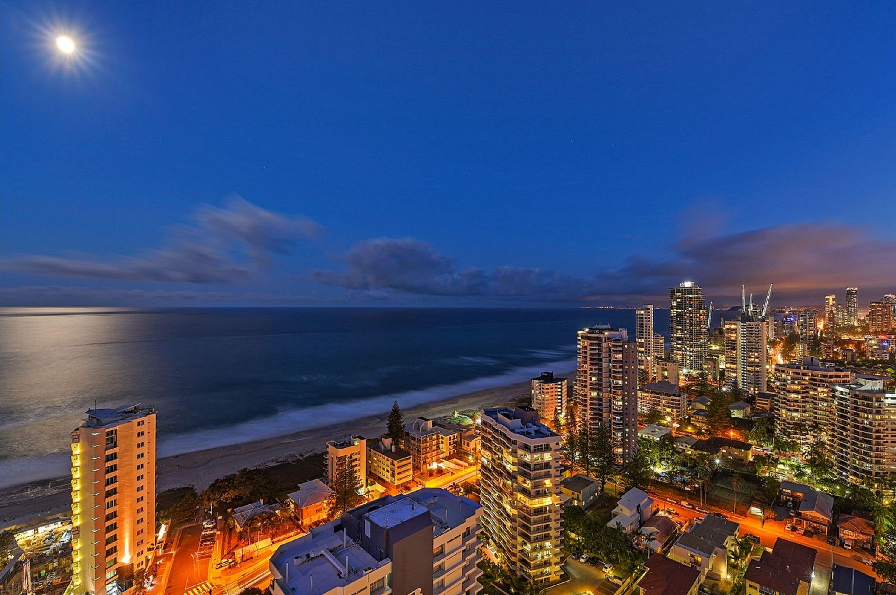 Artique Surfers Paradise — image 5