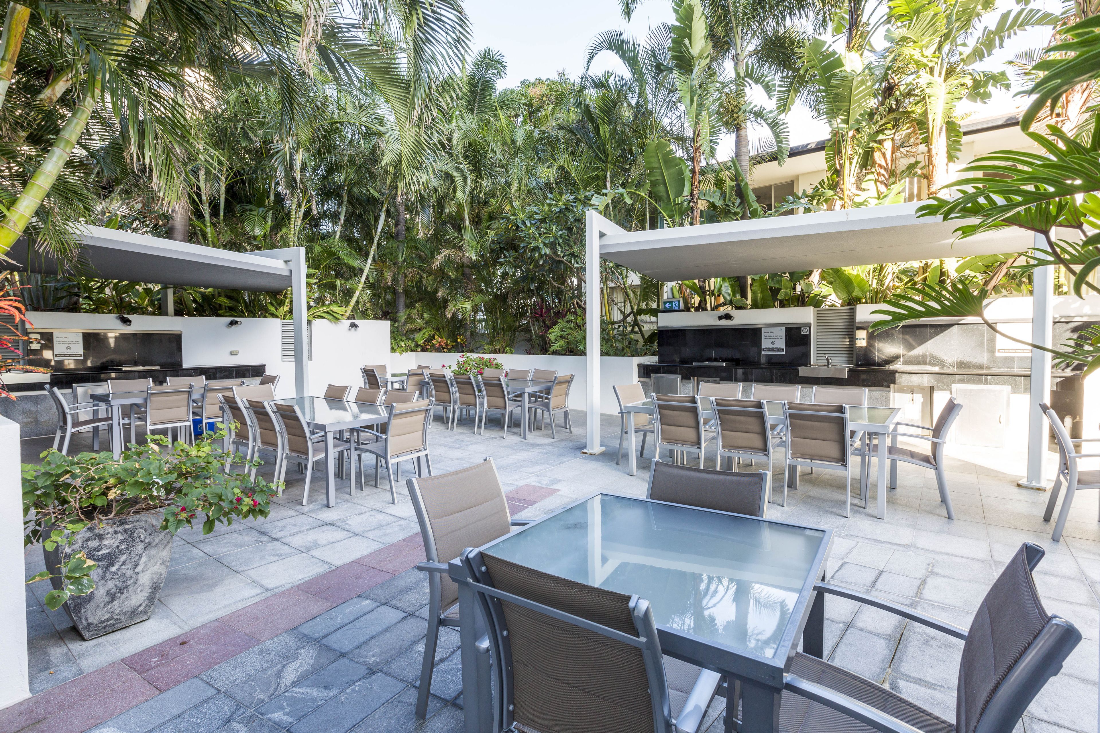 Artique Surfers Paradise — image 19