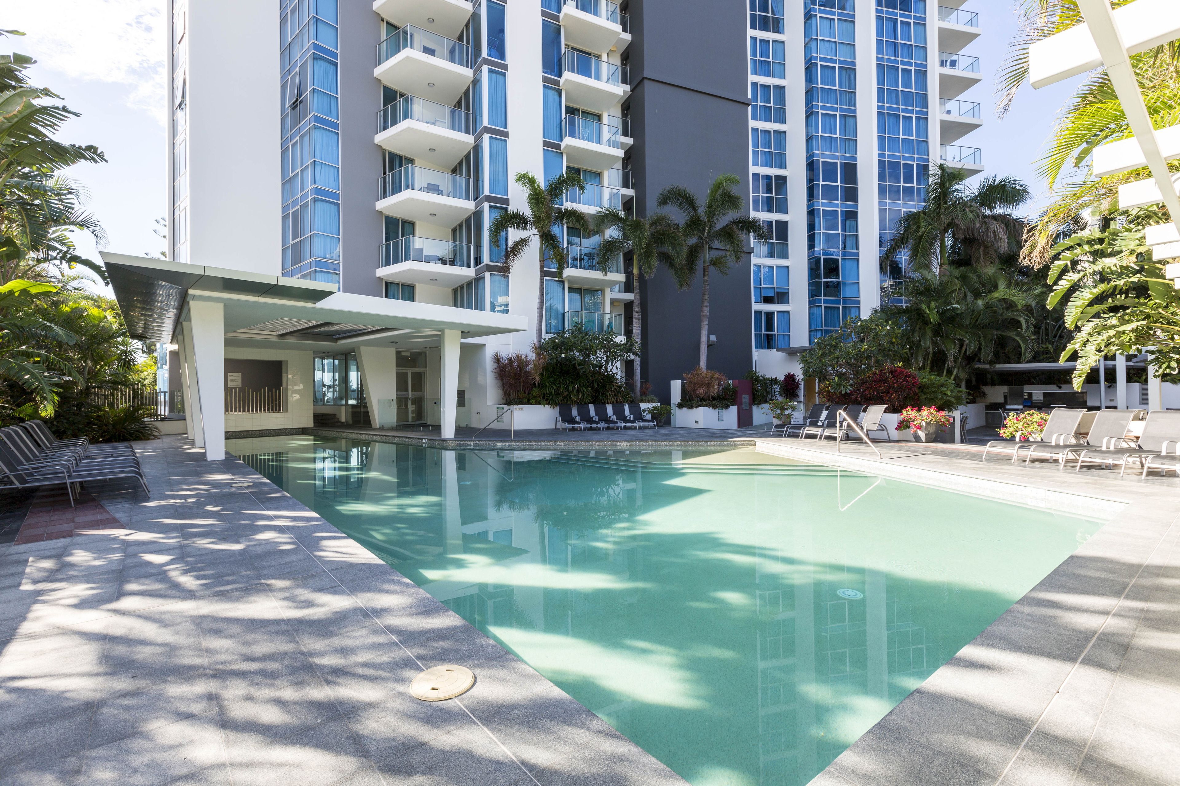 Artique Surfers Paradise — image 3