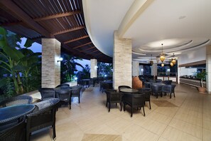 3 restaurants servant le dîner, spécialités Cuisine turque