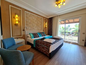 Free minibar, in-room safe, desk, bed sheets