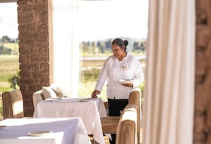 Breakfast, lunch, dinner served; al fresco dining