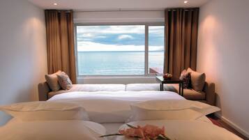 Chambre (Explorer) | Couette en duvet d'oie, minibar, coffres-forts dans les chambres