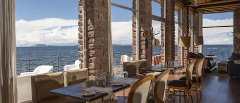 Breakfast, lunch, dinner served; al fresco dining
