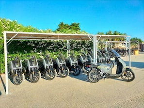 Scooter/moped - Cave Bianche Hotel (Favignana)
