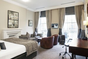 Premium bedding, in-room safe, desk, laptop workspace - Grange Beauchamp (London)
