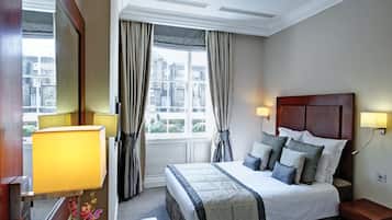 Habitación doble clásica | Ropa de cama de alta calidad y caja de seguridad en la habitación