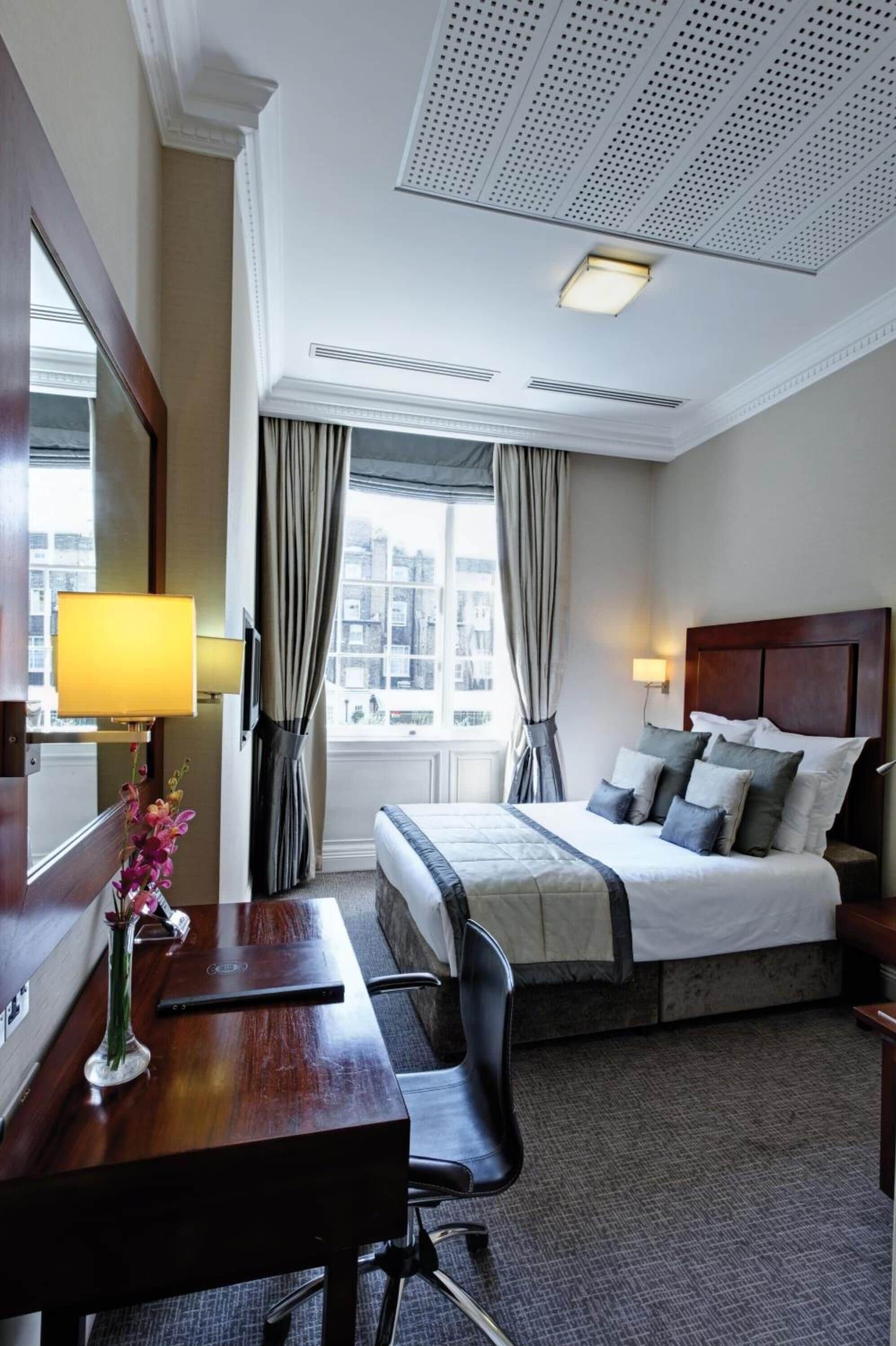 1 bedroom, premium bedding, in-room safe, desk