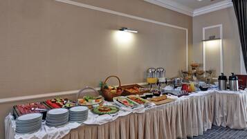Daily continental breakfast (GBP 19 per person)