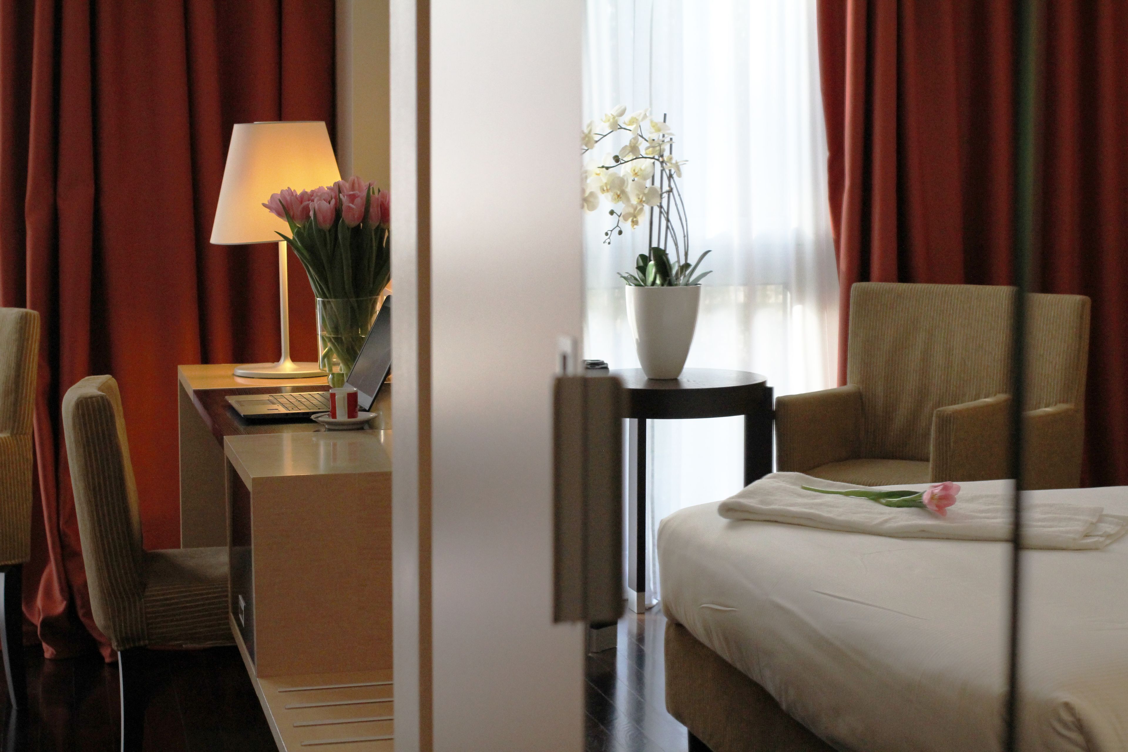 Daunenbettdecken, Minibar, Zimmersafe, Schreibtisch