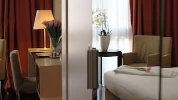 Daunenbettdecken, Minibar, Zimmersafe, Schreibtisch