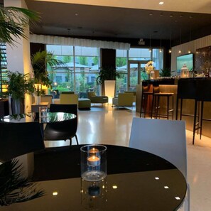 Bar (en el alojamiento)