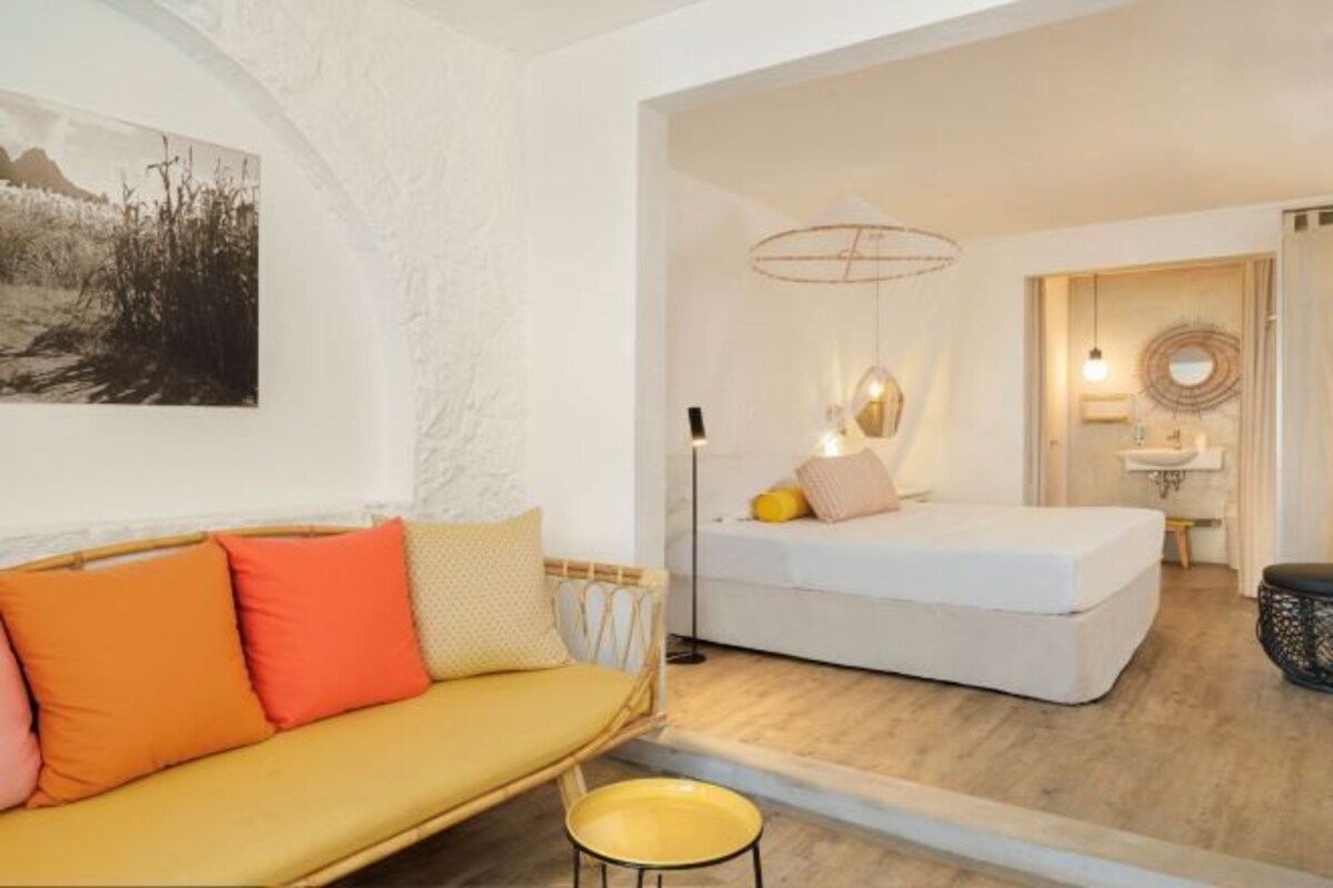 Minibar, safe på rommet, skrivebord og blendingsgardiner