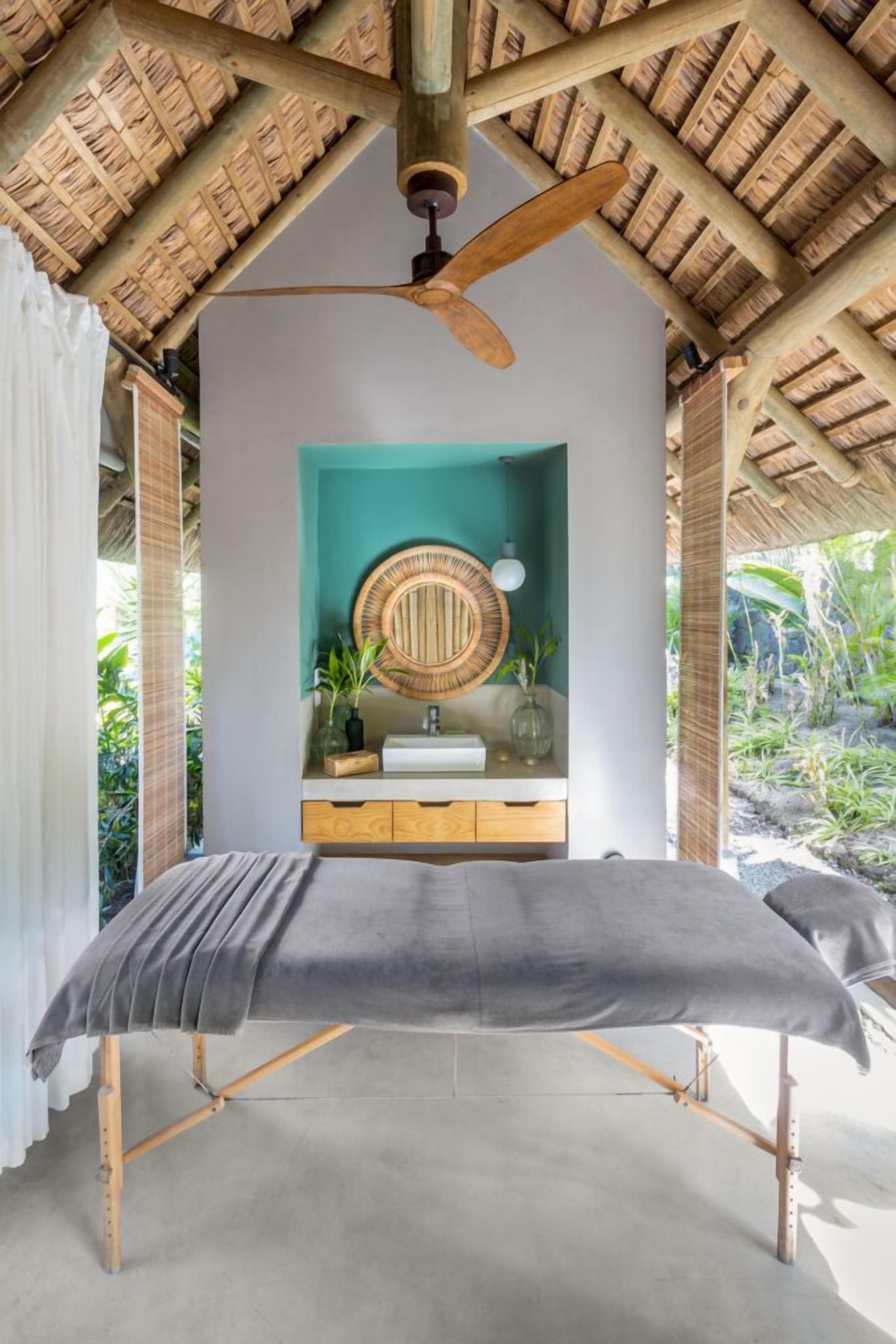 Couples treatment rooms, body treatments, body wraps, body scrubs