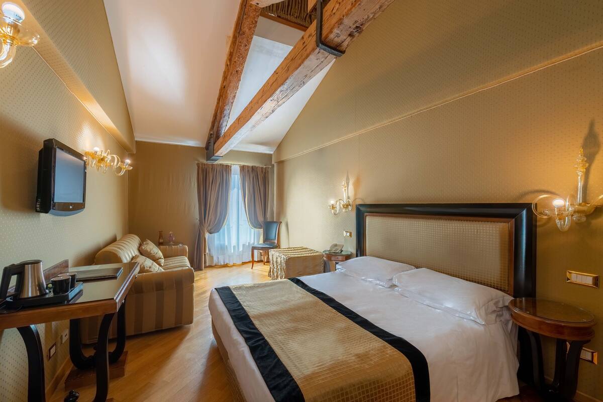 In-room safe, desk, free WiFi, bed sheets