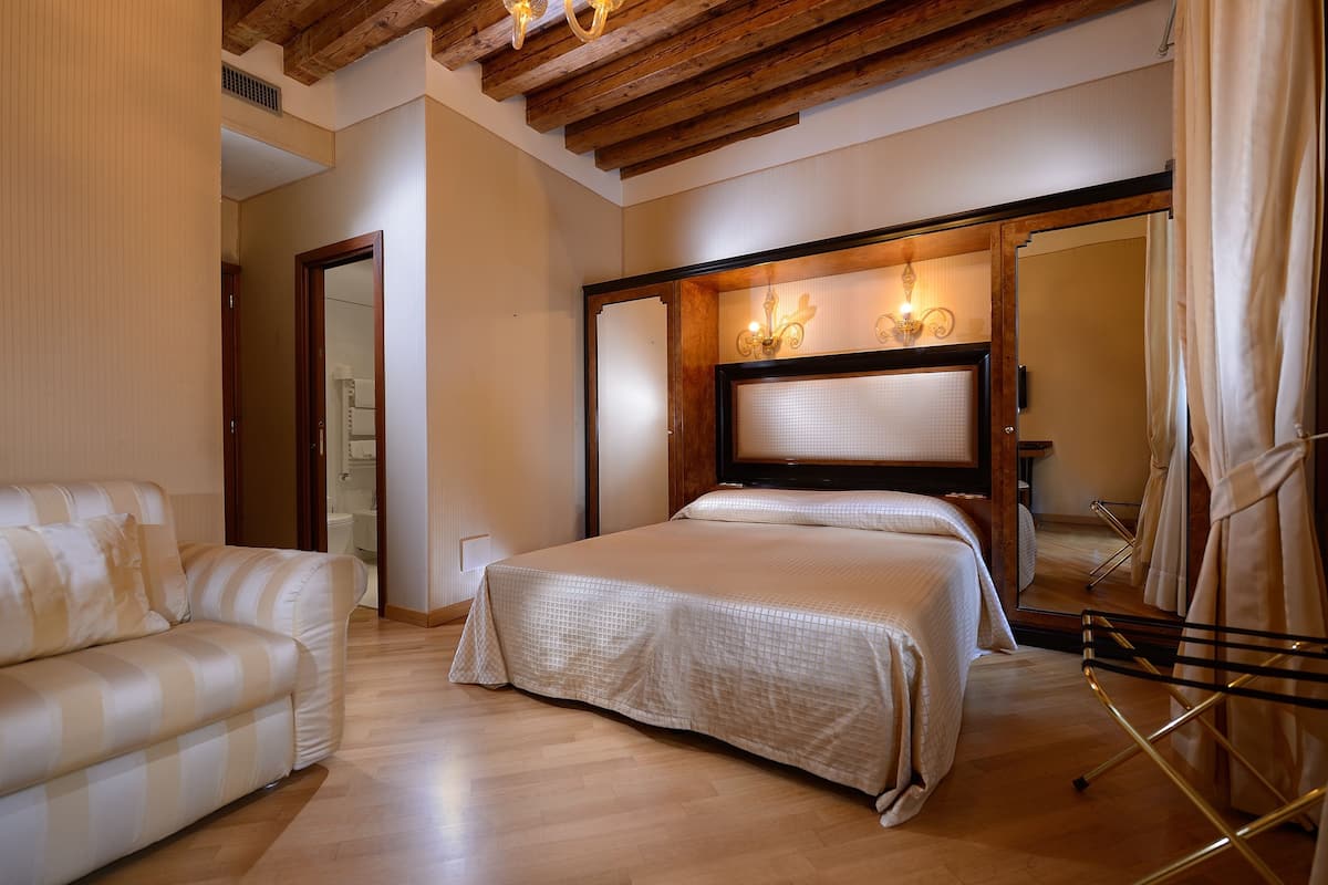 In-room safe, desk, free WiFi, bed sheets