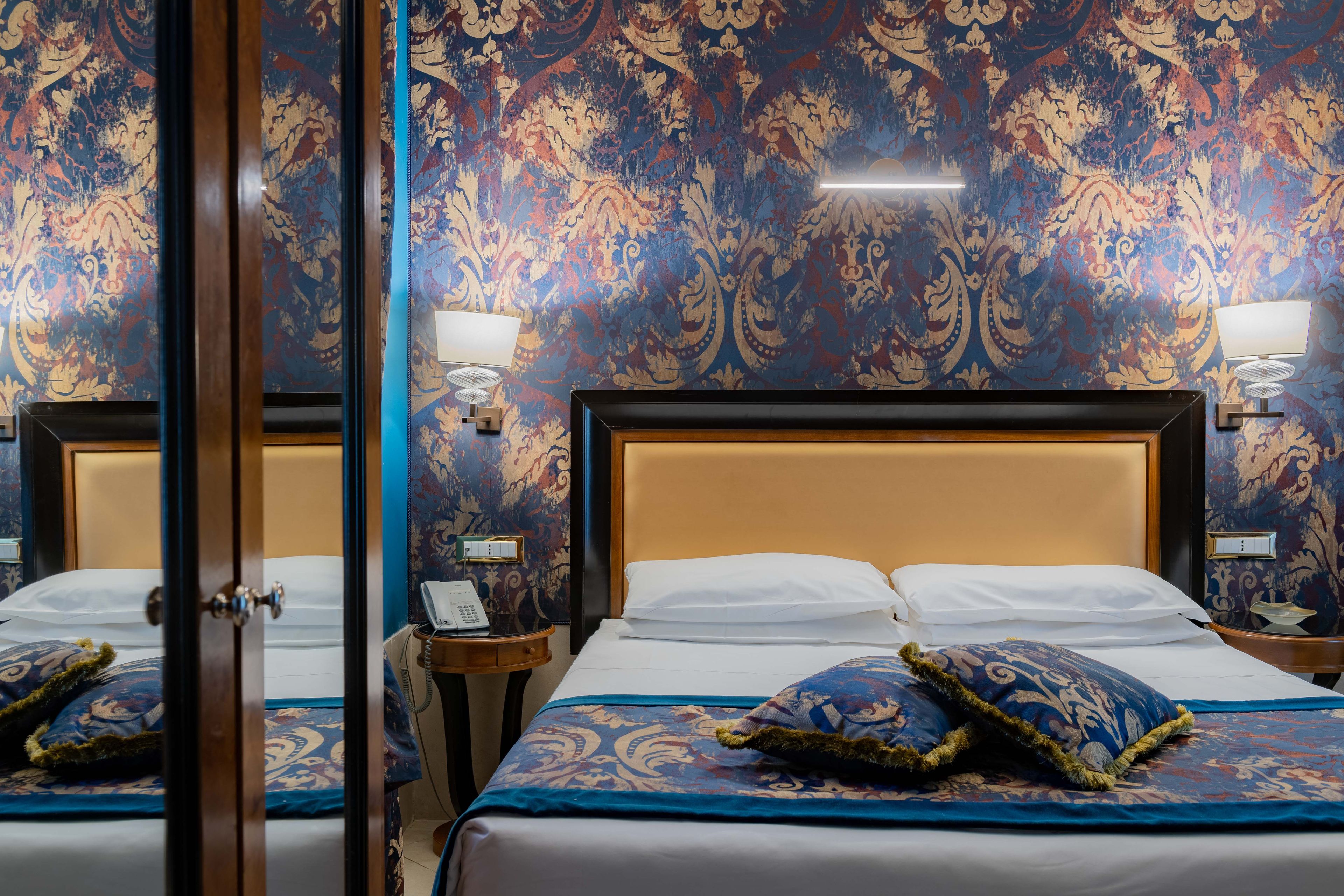 basic double room, ground floor (internal courtyard) | in-room safe, desk, free wifi, bed sheets