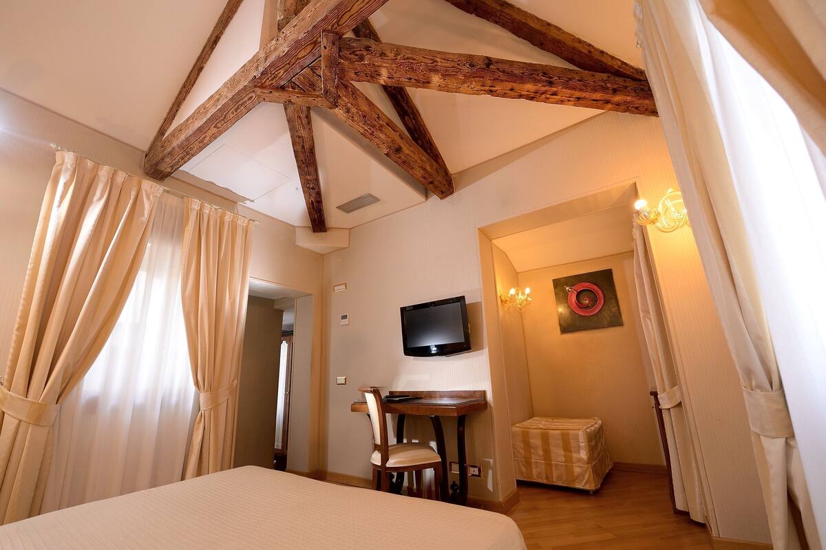 In-room safe, desk, free WiFi, bed sheets