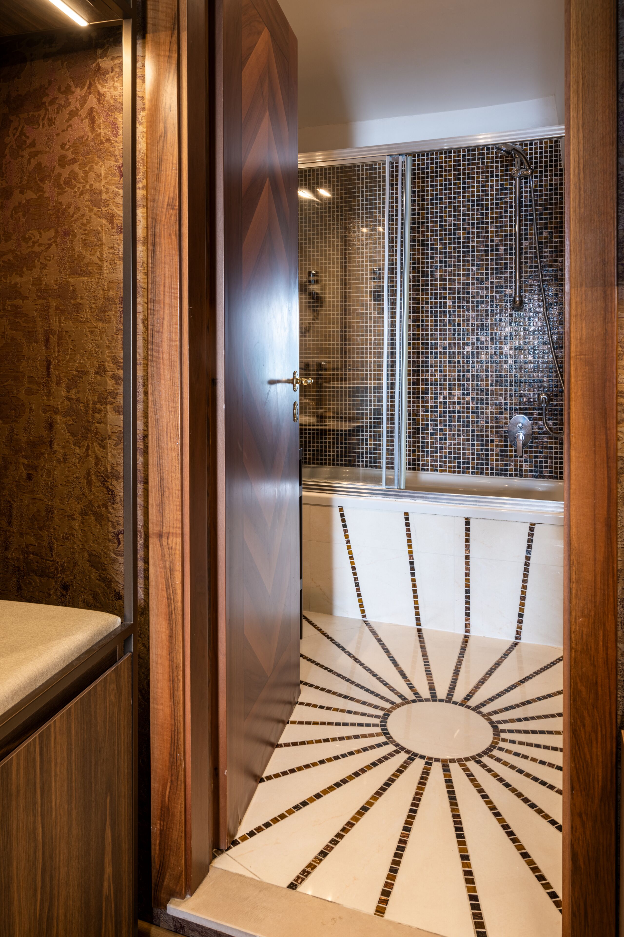 deluxe room | bathroom | free toiletries, hair dryer, bidet, towels