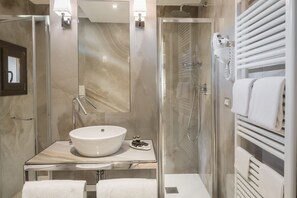 Free toiletries, hair dryer, bidet, towels - Hotel Paganelli (Venice)