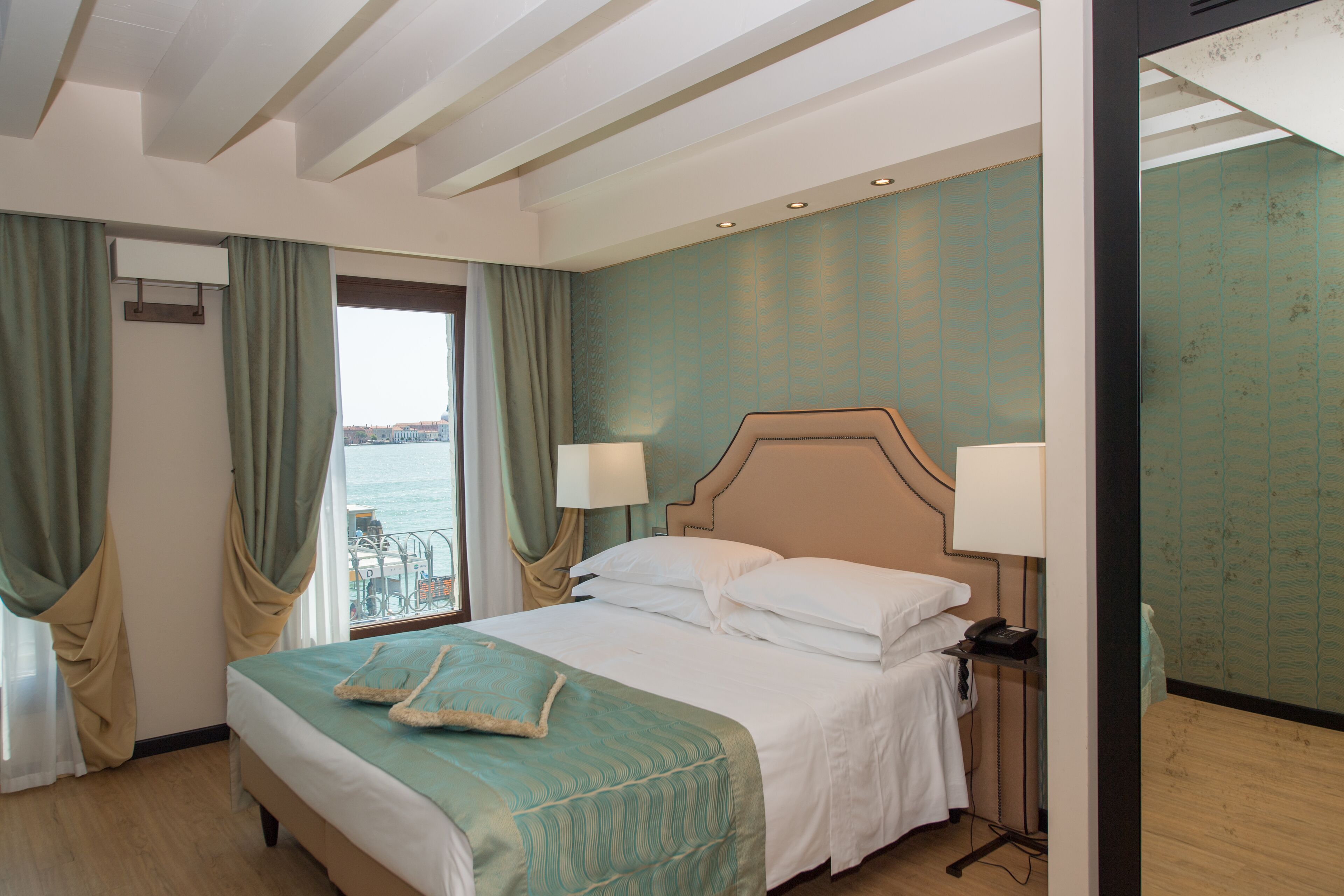 Doppelzimmer, Blick auf die Lagune (Charming) | Zimmersafe, Schreibtisch, kostenloses WLAN, Bettwäsche