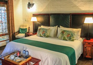 Premium bedding, minibar, desk, blackout drapes - Kedar Heritage Lodge, Conference Centre & Spa (Boshoek)