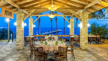 Aamiainen, lounas ja illallinen; kansainvÀlinen keittiö