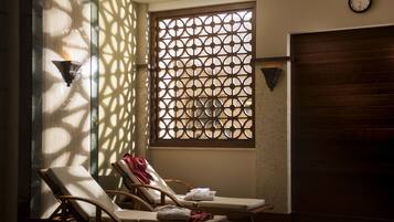 Sauna, hot tub, steam room, Turkish bath/hammam, body treatments