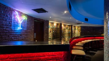 Bar (trong khuôn viên)