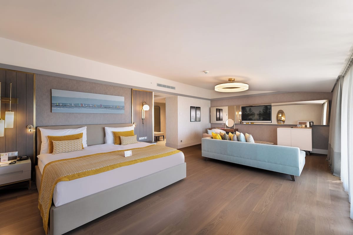 Penthouse Suite, Sea View