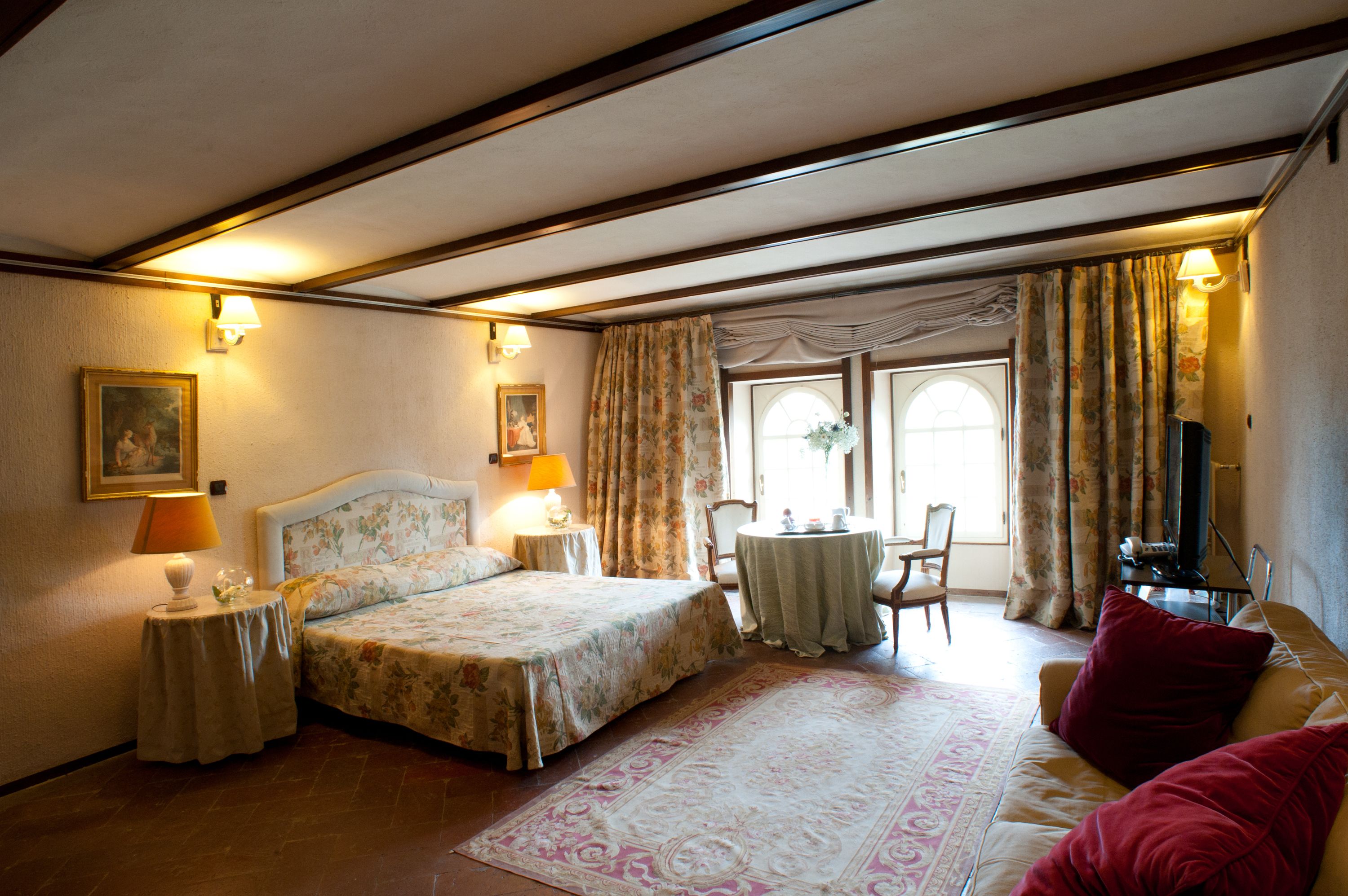 suite, 1 king bed | minibar, in-room safe, desk, blackout curtains