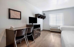 Studio Tiêu chuẩn, không hút thuốc, tủ lạnh & lò vi sóng | Bàn, bàn ủi/dụng cụ ủi quần áo, truy cập Internet không dây miễn phí 