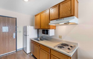 Escritorio y espacio para trabajar con laptop 