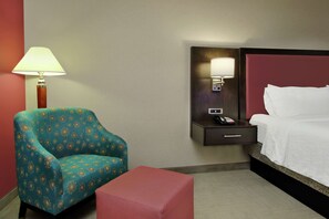 Deluxe, One King Bed | Premium bedding, down comforters, in-room safe, free cribs/infant beds - Hilton Garden Inn Sonoma County Airport (Santa Rosa)