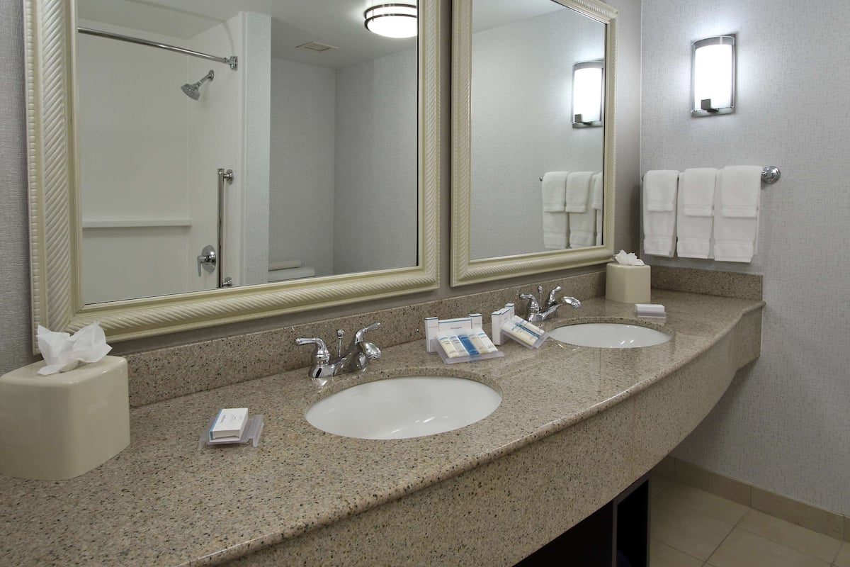 Bathtub, free toiletries, hair dryer, towels