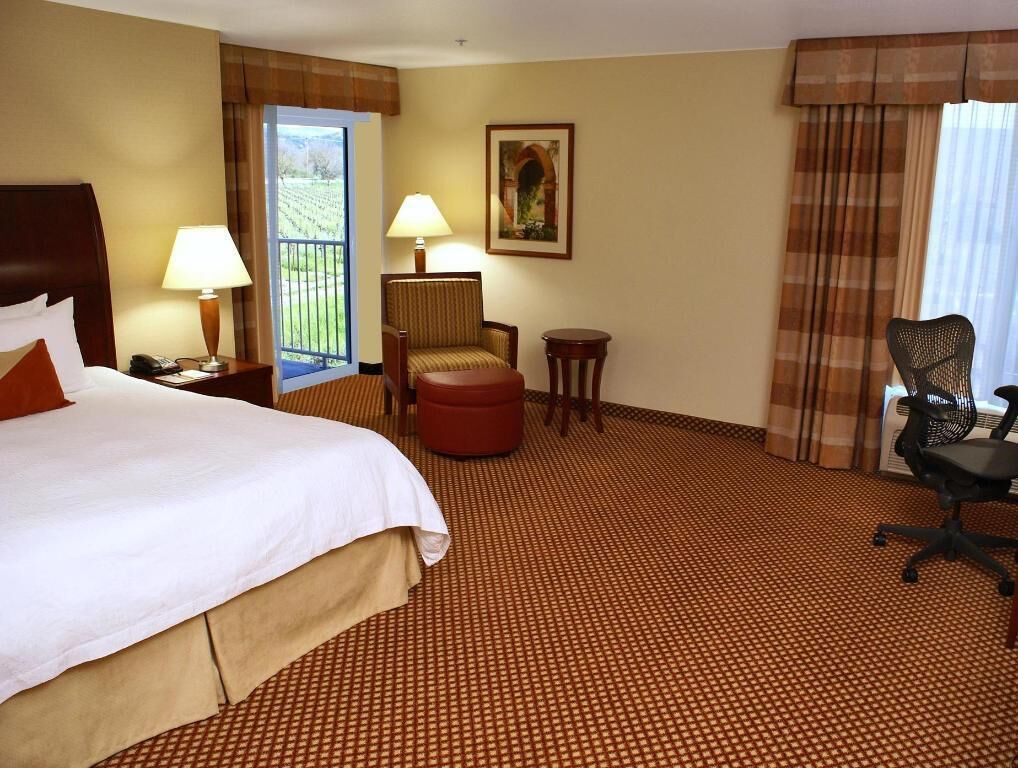 Premium bedding, down comforters, in-room safe, free cribs/infant beds