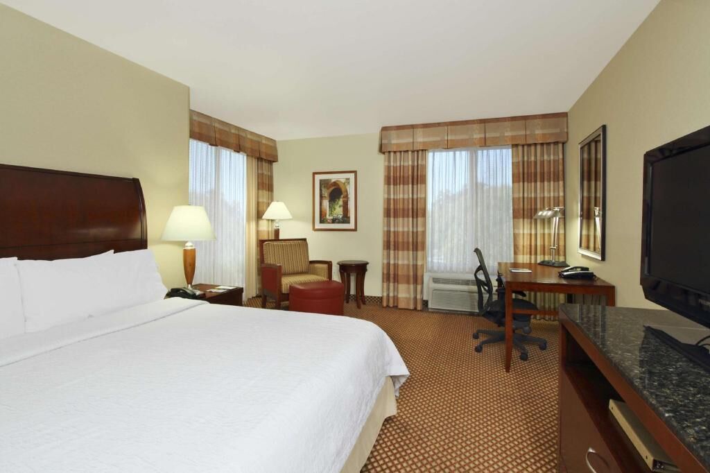 Premium bedding, down comforters, in-room safe, free cribs/infant beds