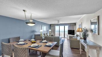 Leilighet, 3 soverom, balkong, havutsikt | Spiseområde på rommet