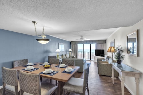 Appartement, 3 chambres, balcon, vue sur l’océan | Repas dans la chambre