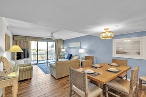 Apartment, 2 Schlafzimmer | Wohnbereich | Fernseher, DVD-Player