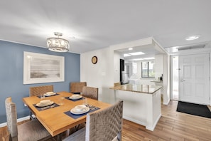 Appartement, 2 chambres | Restauration dans la chambre