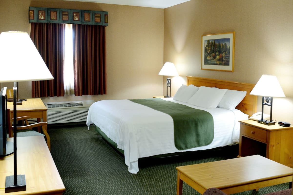 Desk, iron/ironing board, free rollaway beds, free WiFi