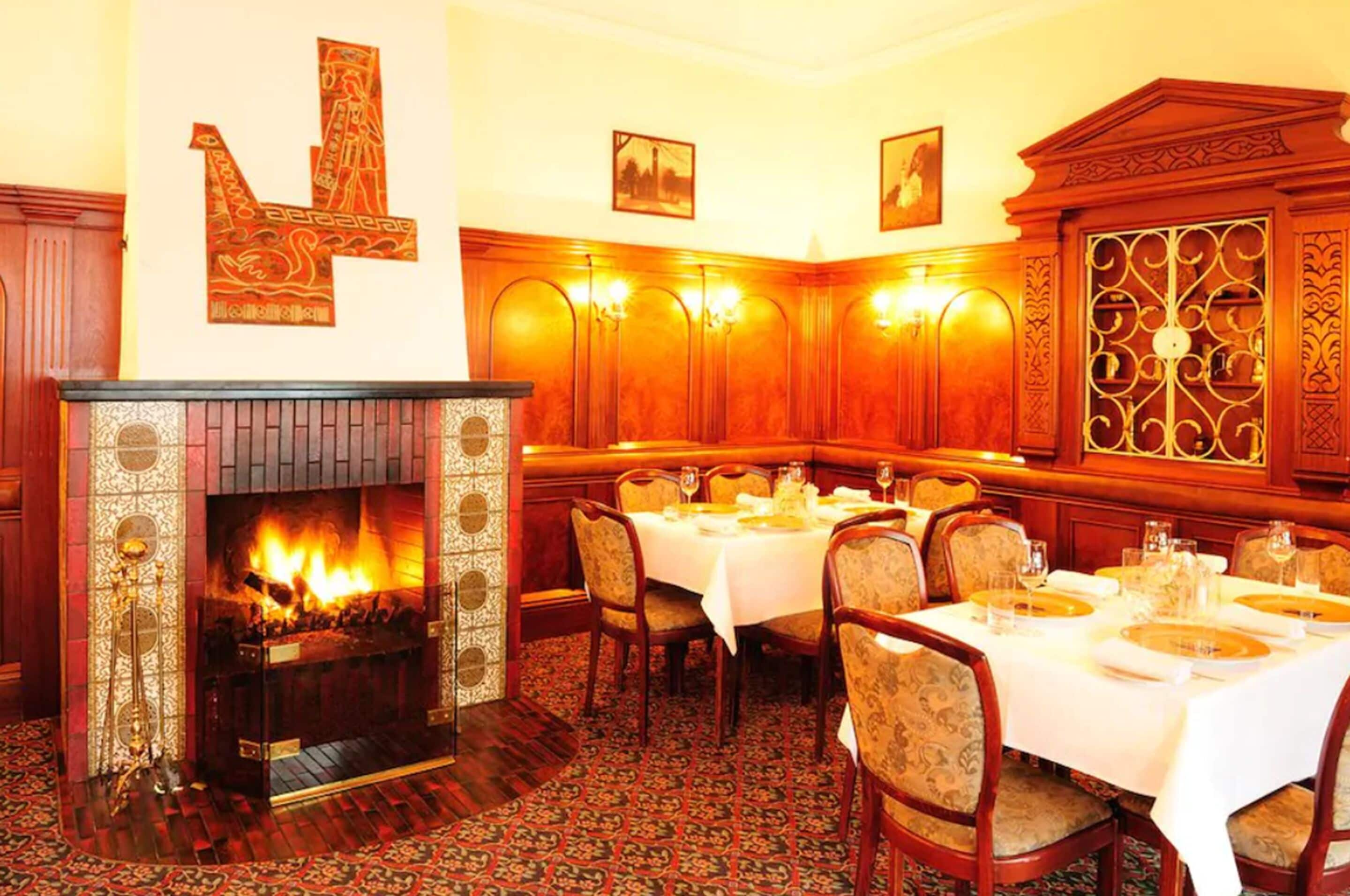 2 restaurants, breakfast, lunch served; local and international cuisine