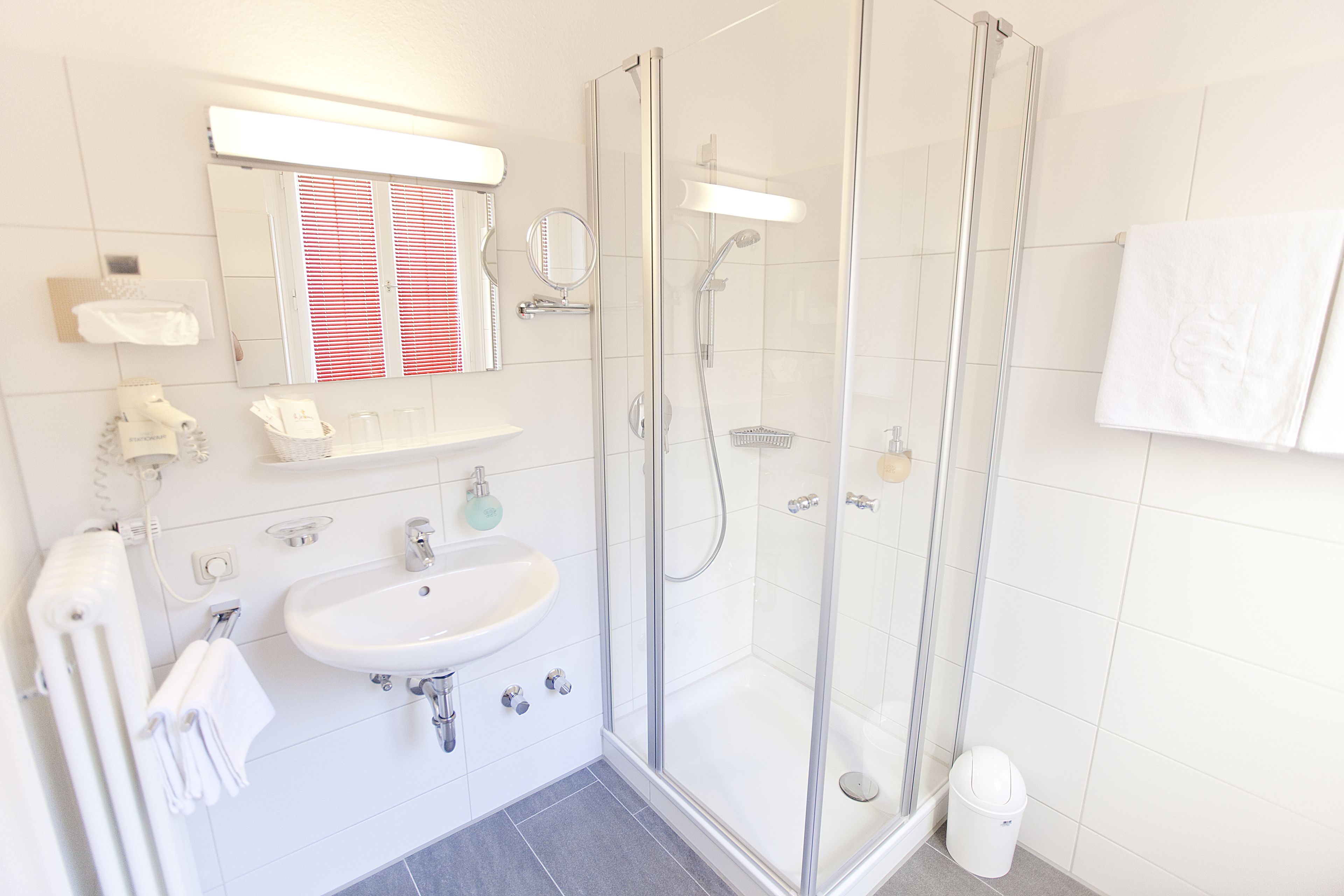 double room standard | bathroom | free toiletries, hair dryer, towels
