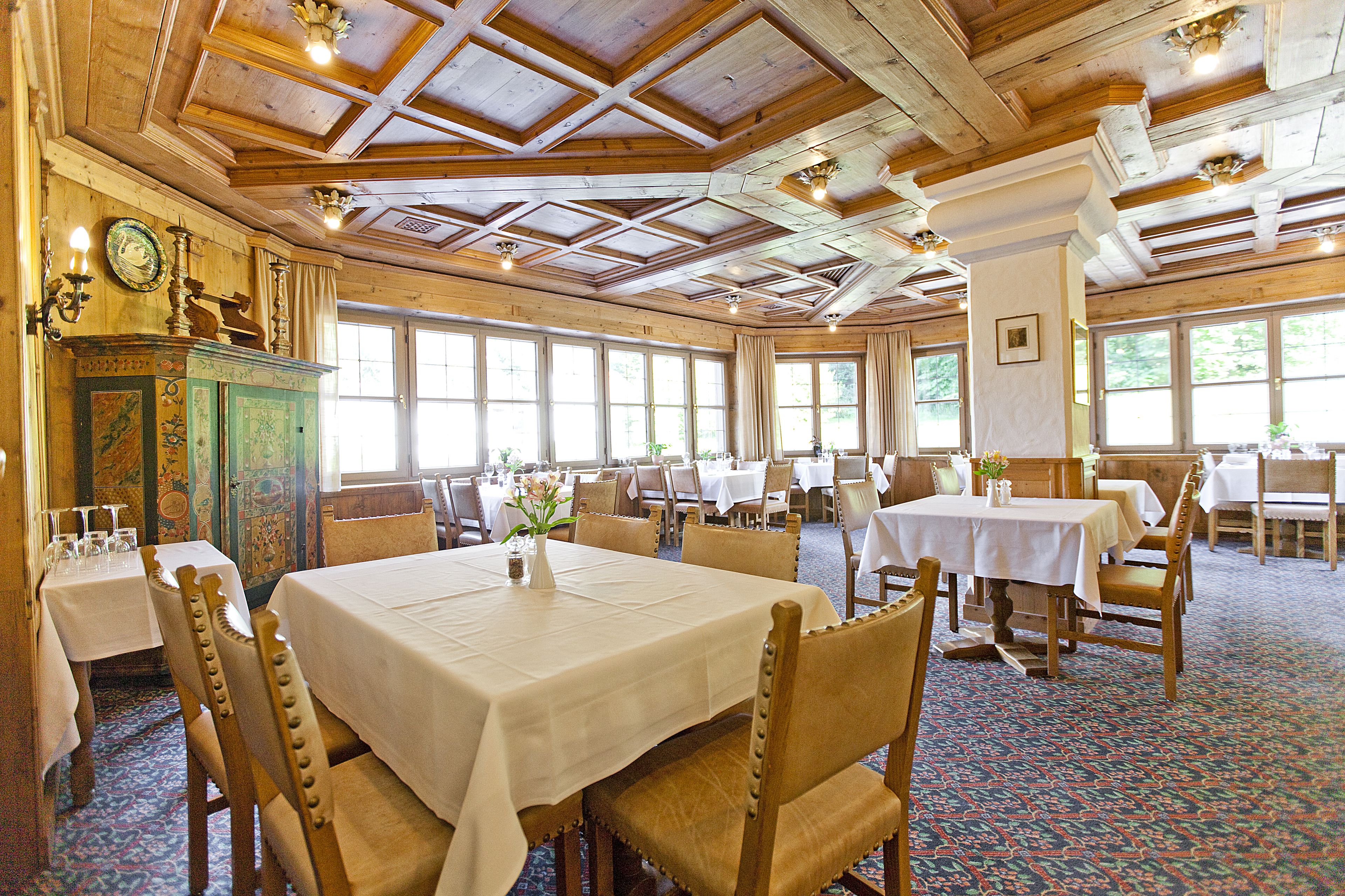 2 restaurants, breakfast, lunch served; local and international cuisine