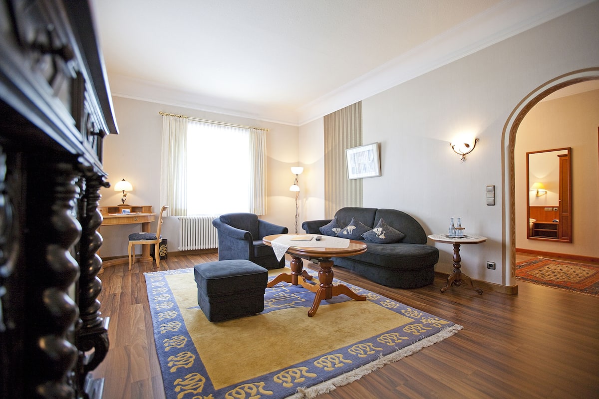 suite | living area | flat-screen tv