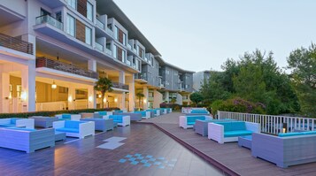 6 间酒吧/酒廊、池畔酒吧、海滨酒吧