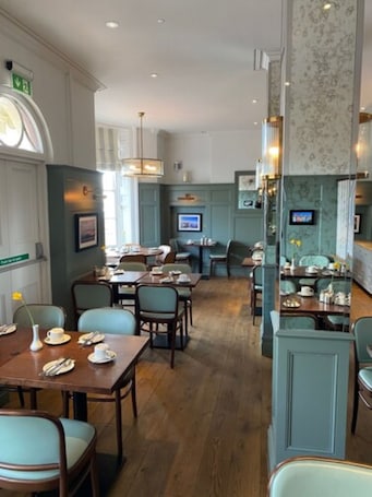 包含每日自助早餐