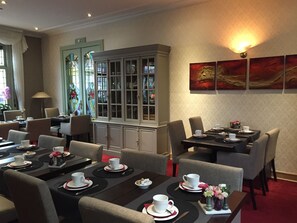 Free continental breakfast  - Hotel Maraboe (Bruges)